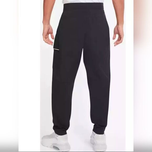 Nike Sportswear Style Essentials Utility Cargo Pants Standard Fit Taper Leg NWT - Picture 2 of 10